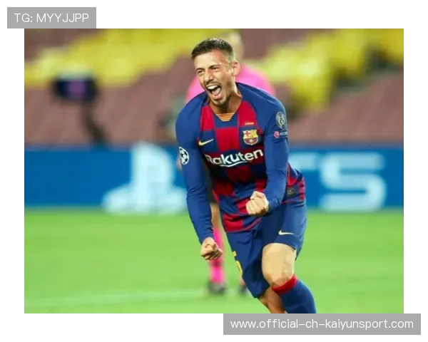 年轻后卫在训练中完成优雅铲断，动作被赞赏