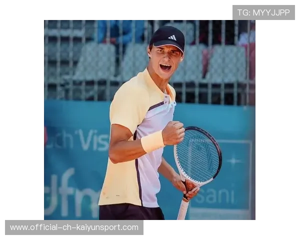 羽毛球滚网球致胜，对手扔拍无语，掌握技巧轻松制胜