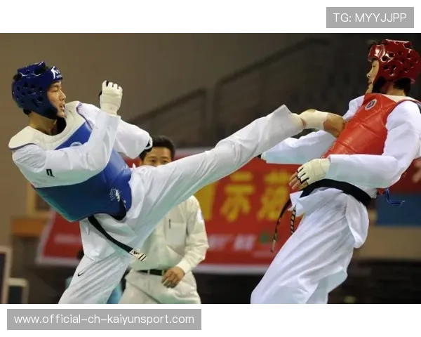 跆拳道选手用脚挡拳头被评“反物理操作” 跆拳道选手用脚挡拳头被评“反物理操作”