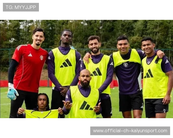 曼联重拾团队精神，更衣室氛围回暖，曼联队服大全